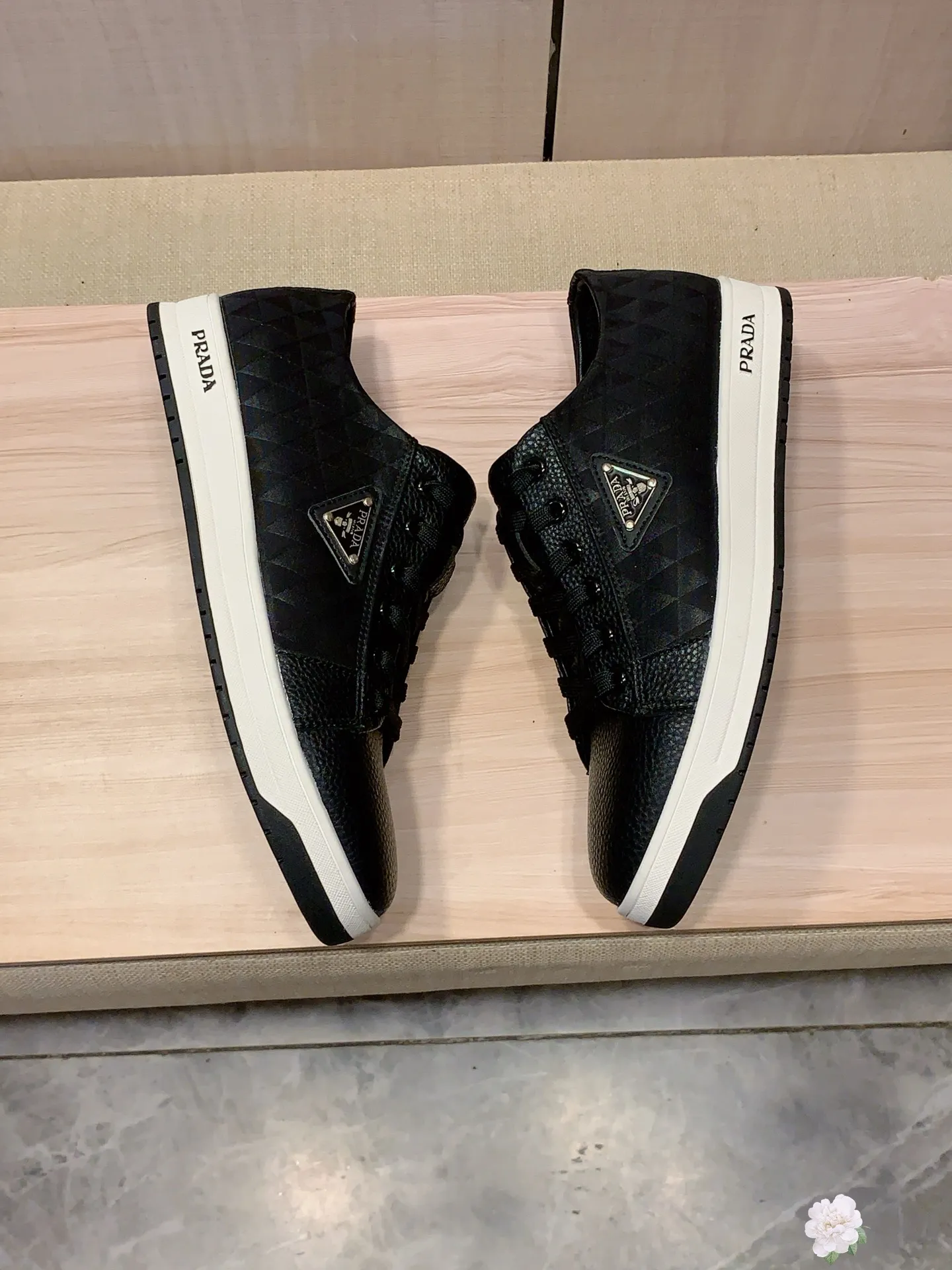 Men's Men's Shoes💰420💰💰🎩🎩[Lightning][Lightning] "PRADA*" The latest and most popular casual shoes, top brand [seduce] luxury~purchase, top~quality. [Strong] The upper is made of imported breathable cowhide with material ➕ breathable sheepskin lining (•) and fine workmanship. The original stylish and stylish soft rubber wear-resistant and non-slip outsole is light and comfortable on the feet. The real thing looks better when photographed in real life. No. 143: Code: 38-44, 45 can be customized, 3️⃣ colors are available